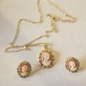 Elegant Gold Cameo Jewelry Set